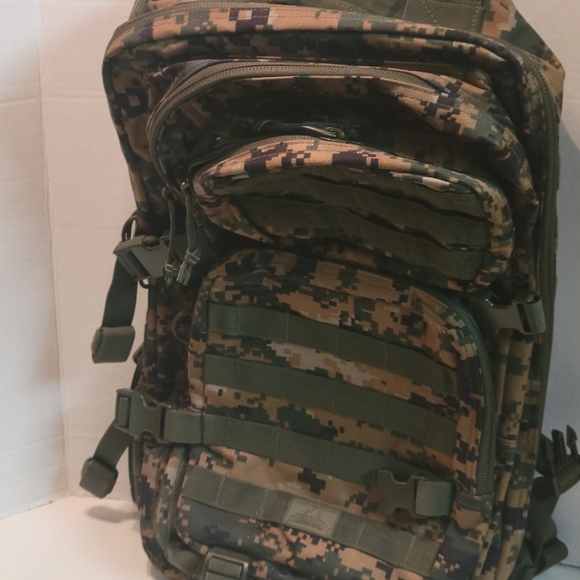 RED ROCK BACKPACK - Picture 5 of 14